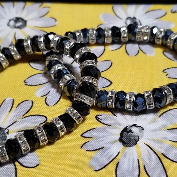 A rhinestone beaded bracelet - Picture 6 of 6